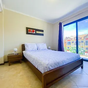  Holiday home Gold Coast Walk 3 Pools Club House Gym