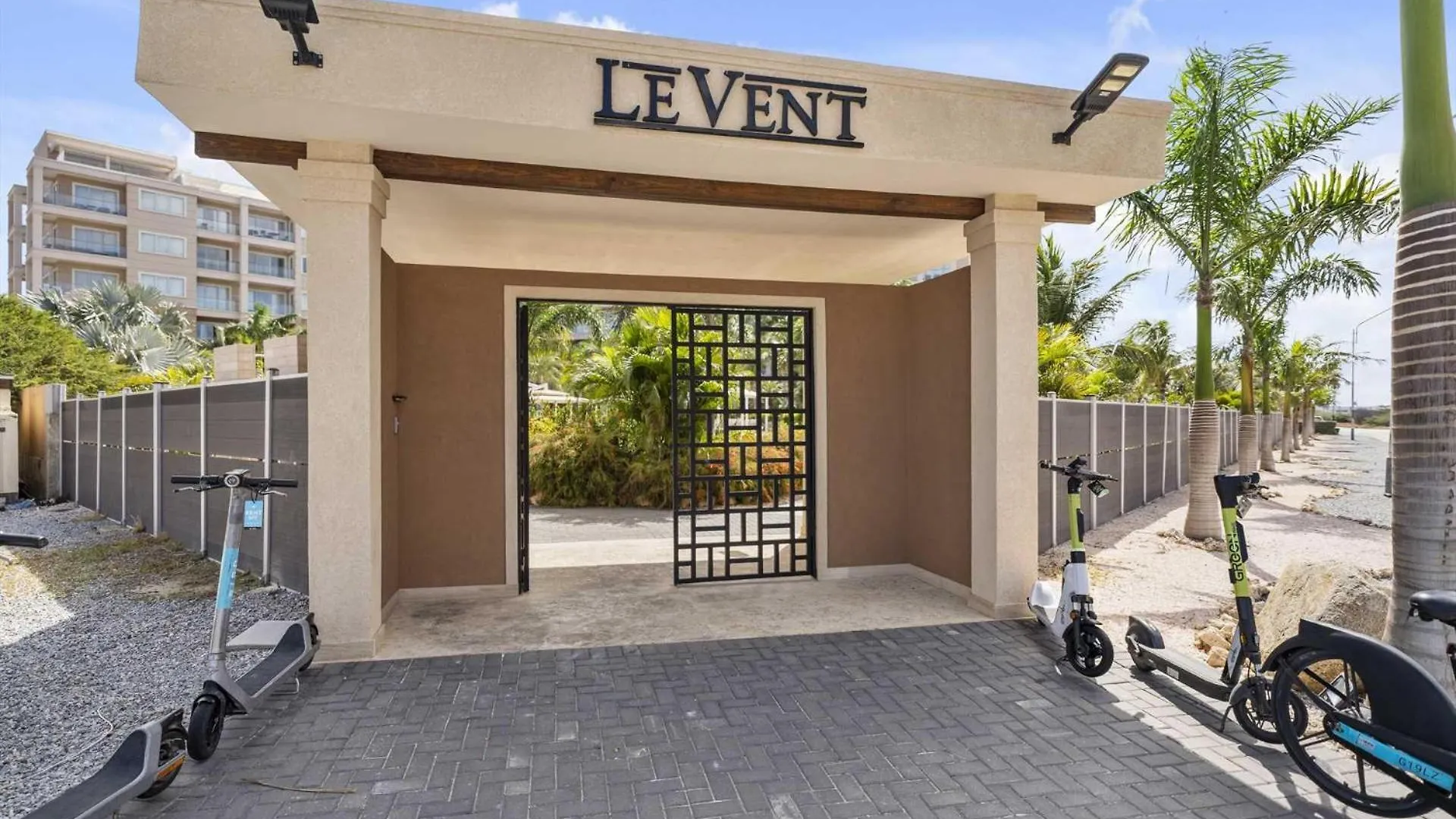 Beach View - Beach Royale 2Br Condo - Lv406 Palm Beach 0*,